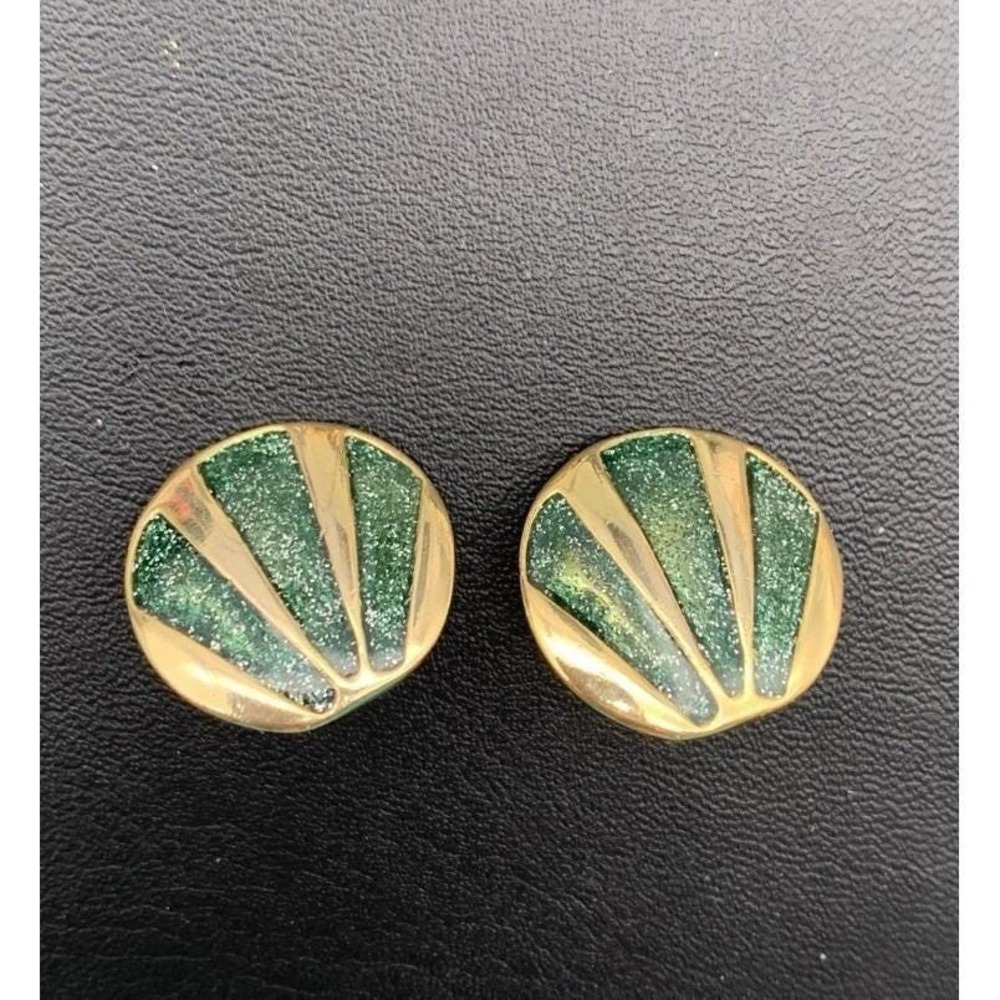 Vintage 80's Gold Tone And Green Sparkle Enamel Shell Shaped Stud Earrings
